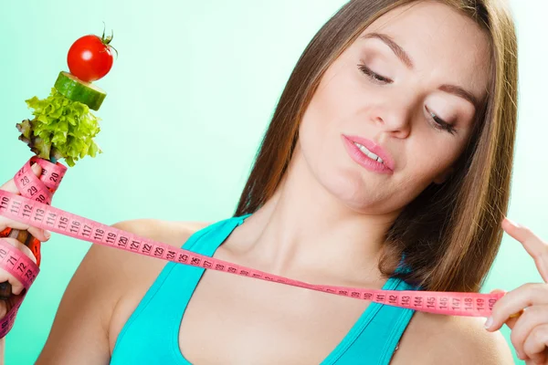 Sporty girl with vegetarian food. — Stock Photo, Image