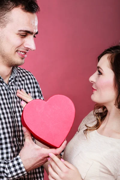 발렌타인 데이에 낭만적인 커플입니다. 사랑 개념. — 스톡 사진