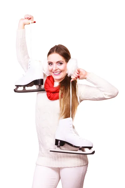 Mujer con orejeras y patines de hielo . —  Fotos de Stock