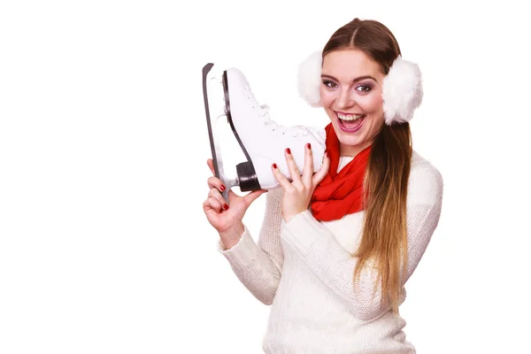 Mulher com protetores auriculares e patins no gelo . — Fotografia de Stock