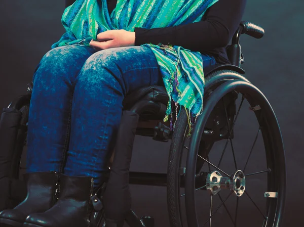 Jambes d'une personne handicapée . — Photo