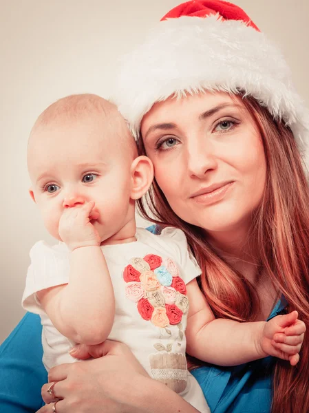 귀여운 아기와 함께 크리스마스 여자. — 스톡 사진