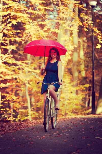 Elegant girl cycling. — Stock Photo, Image