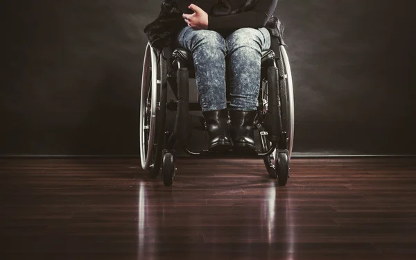 Jambes d'une personne handicapée . — Photo