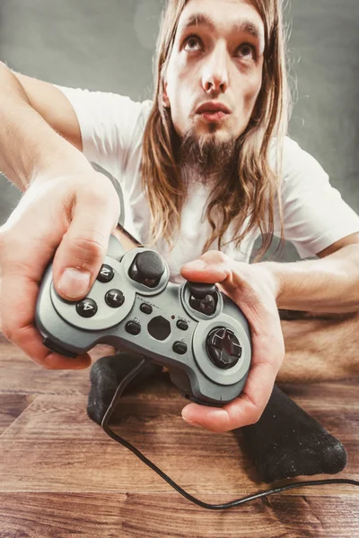 Mężczyzna gracz skupić się na gry — Zdjęcie stockowe