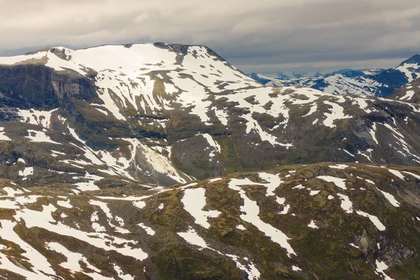 Vue sur les montagnes depuis le belvédère de Dalsnibba en Norvège — Photo