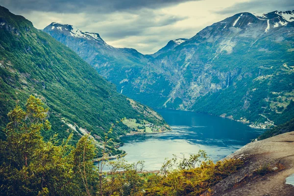 Вид на Гейрангер-фьорд в Норвегии — стоковое фото