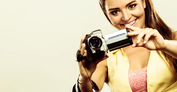 Attractive pin up lady with digital camera. — Stock Photo, Image