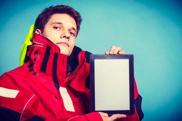 Young male with tablet — Stock Photo, Image