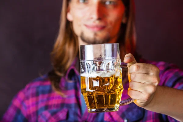 Young man drinking pint. — Stock Photo, Image