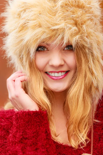 Portrait of pretty smiling woman in fur winter hat — Stock Photo, Image