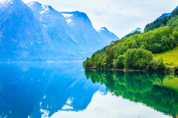 Montanhas e fiordes na Noruega , — Fotografia de Stock
