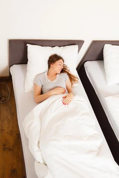 Menina se afogando em sonhos. — Fotografia de Stock