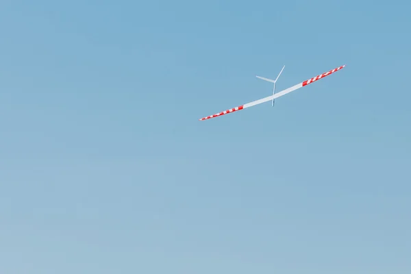 RC soaring plane on blue sky — Stock Photo, Image