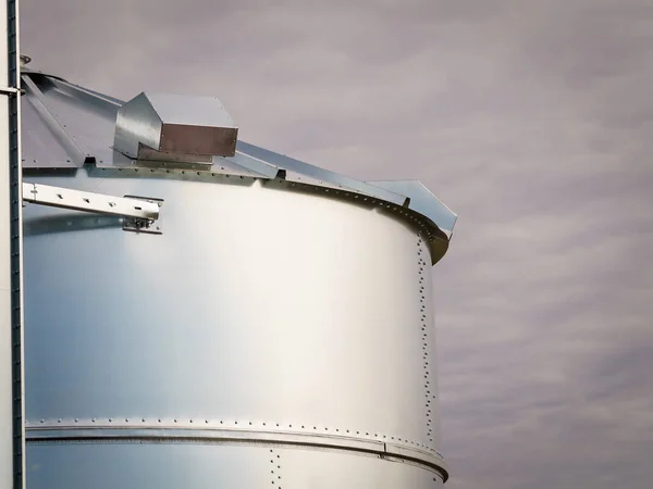 Landwirtschaftliches Silo Lagertank Angebaut Landwirtschaftlichen Nutzpflanzen Verarbeitungsanlage Äußere Gebäude — Stockfoto