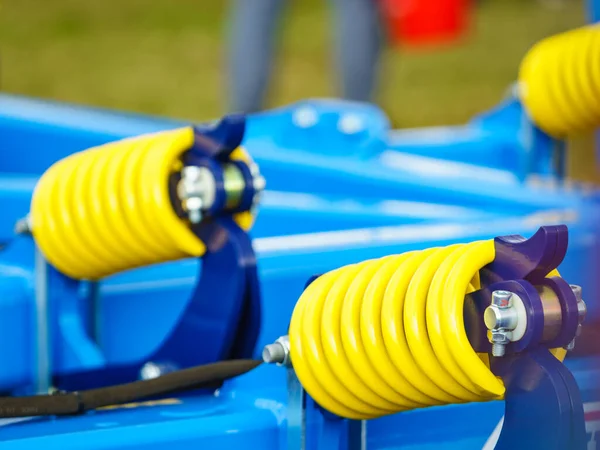 Grande Duro Feito Mola Cor Amarela Aço Máquina Pesada Azul — Fotografia de Stock