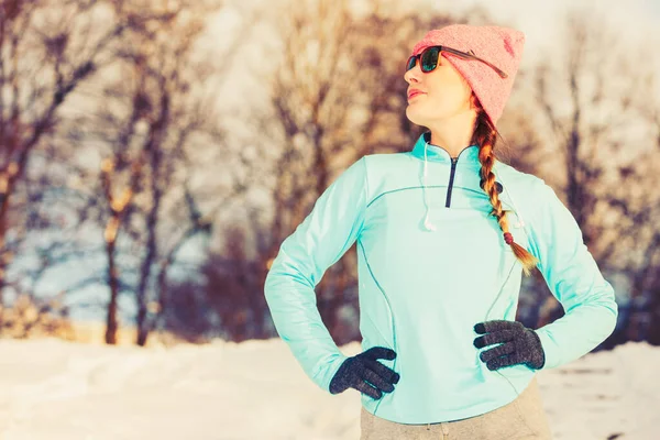 Chica Trabajando Forma Ejercicio Parque Invierno Naturaleza Salud Fitness Concepto —  Fotos de Stock