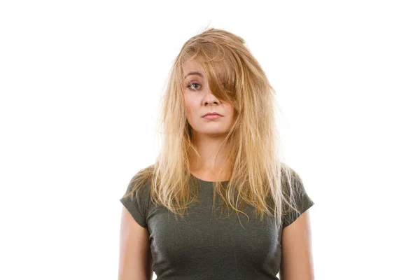 Pessimo Concetto Acconciatura Donna Bionda Triste Con Capelli Disordinati Che — Foto Stock