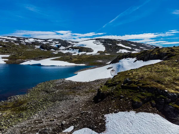 Región Montañosa Entre Aurland Laerdal Noruega Paisaje Rocoso Con Nieve — Foto de Stock