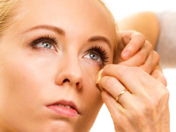 Two Women Face Painting Makeup Artist Applying Make Model Face — Stock Photo, Image