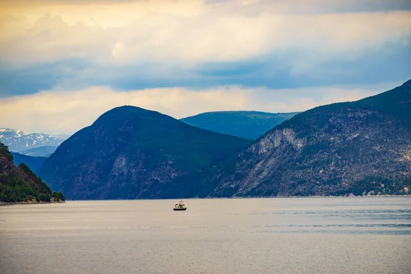 Fjord Landschap Met Schip Noorwegen Scandinavië Europa Toerisme Vakantie Reizen — Stockfoto