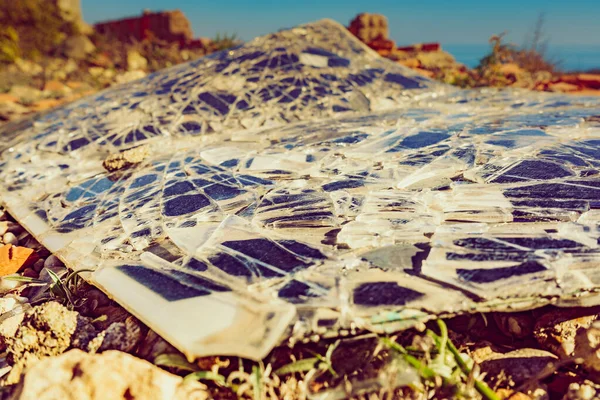 Broken Destroyed Cracked Solar Photovoltaic Panel Charging Batteries — Stock Photo, Image