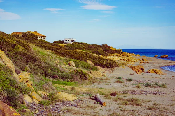 Akdeniz Kıyısında Bir Kampçı Torrecarbonera Plajı Punta Mala Alcaidesa Spanya — Stok fotoğraf