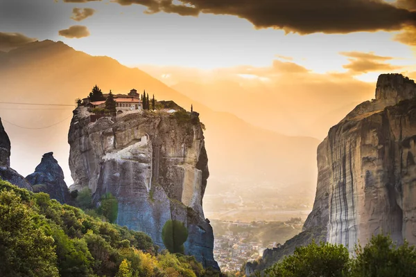 崖の上の聖三位一体の修道院 ギリシャの目的地 メテオラ修道院 ギリシャKalambaka ユネスコ世界遺産 — ストック写真