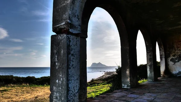 Tengerpart Gibraltári Sziklával Láthatáron Kilátás Torrecarbonera Strandról Punta Mala Andalúzia — Stock Fotó