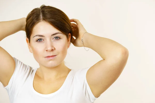 Junge Frau Braune Haare Ohne Make Naturschönheit Wellness Behandlung Für — Stockfoto