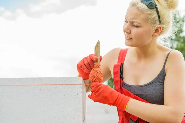 Woman Builder Using String Level Wall Construction Bricklayer New House — Stock Photo, Image