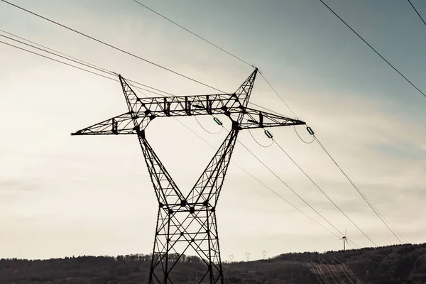 Pilón Transmisión Electricidad Poste Torre Voltaje Línea Eléctrica Contra Cielo —  Fotos de Stock