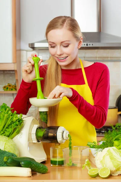 Bevande Buone Salute Concetto Colazione Dietetica Giovane Donna Cucina Che — Foto Stock