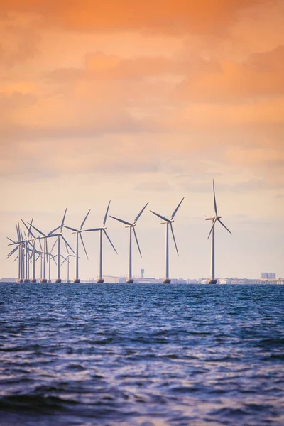 Windenergiecentrale Voor Duurzame Alternatieve Energieproductie Langs Baltische Zee Bij Denemarken — Stockfoto