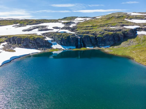 Montanha Lago Flotvatnet Com Cachoeira Região Cênica Entre Aurland Laerdal — Fotografia de Stock