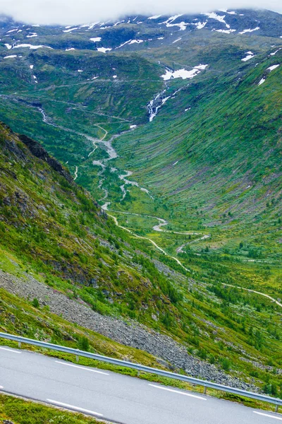 Zomer Bergen Landschap Noorwegen Bewolkt Weer Nationale Toeristische Route Sognefjellet — Stockfoto
