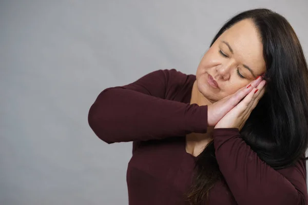 Lovely Tired Chubby Size Woman Gesturing Sleep Gesutre Her Hands — Stock Photo, Image