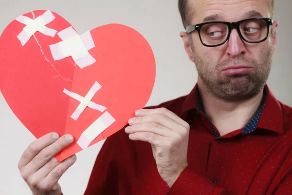 Más Relações Rompimento Conceito Emoções Engraçado Homem Adulto Segurando Coração — Fotografia de Stock