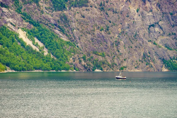 Fjordlandschaft Mit Schiff Norwegen Skandinavien Europa Tourismus Urlaub Und Reisen — Stockfoto