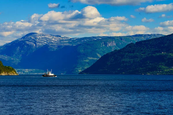 Fjordlandskap Med Färje Båt Norge Skandinavien Europa Turism Semester Och — Stockfoto