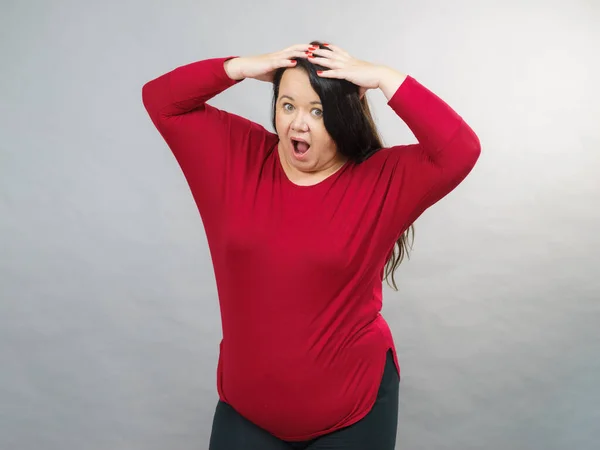 Size Adult Woman Looking Shocked Surprised Stunned Grabs Her Head — Stock Photo, Image
