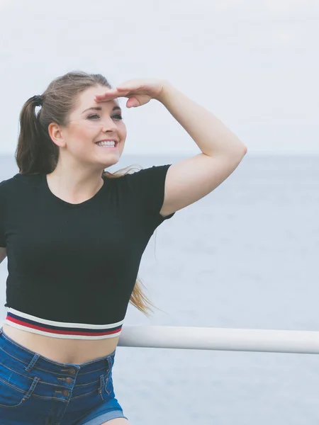 Feliz Alegre Sorrindo Mulher Gastando Seu Tempo Livre Fora Desfrutando — Fotografia de Stock