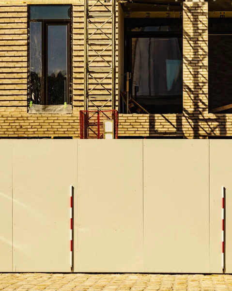 コンクリート製の家 フラット 開発者の建物の建設現場 不動産 住宅開発業者の概念 — ストック写真