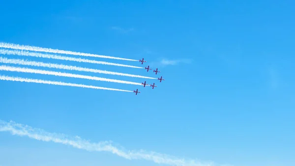 Aviões Exposição Aérea Equipe Aeronáutica Realizando Voo Show Aéreo Traçando — Fotografia de Stock