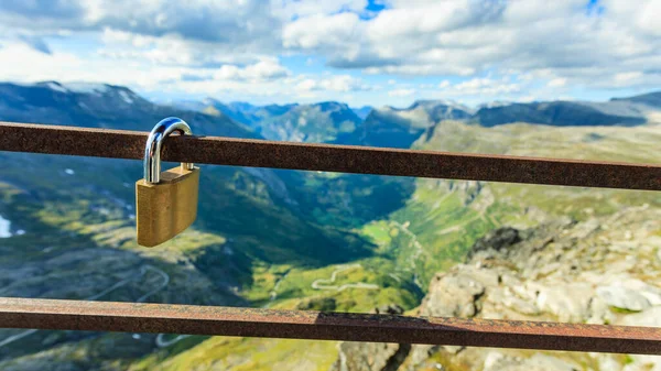 Toerisme Vakantie Reizen Hangslot Brug Rail Bergen Uitzicht Geirangerfjorden Vanuit — Stockfoto