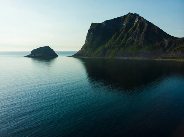 Costa Ilha Vestvagoy Localização Uttakleiv Seascape Com Pitoresca Costa Rochosa — Fotografia de Stock