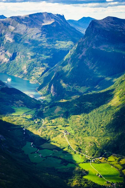 Turizm Tatili Seyahat Norveç Dalsnbba Perspektifinden Geirangerfjord Dağlara Muhteşem Bir — Stok fotoğraf