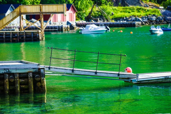 ノルウェーのラストラフィヨルデンの西海岸に位置するベストランド郡ラスター市のソルボーン村 — ストック写真