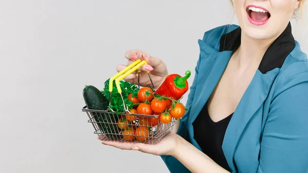 Perdere Peso Acquistare Cibo Sano Prodotti Vegetariani Donna Positiva Che — Foto Stock