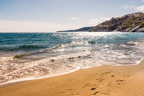 Morze Piaszczysta Plaża Słoneczny Dzień Spokojna Scena Krajobraz Naturalny — Zdjęcie stockowe